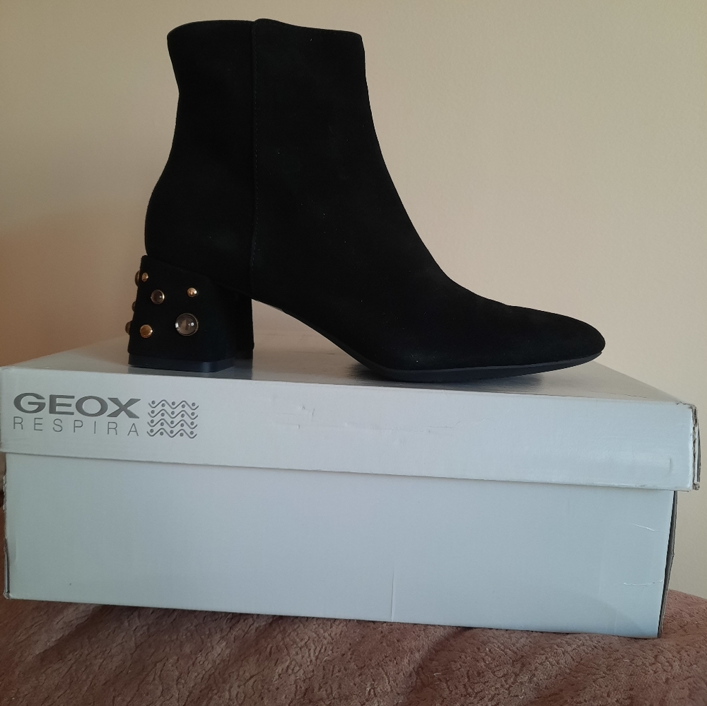 Suede ankle booties